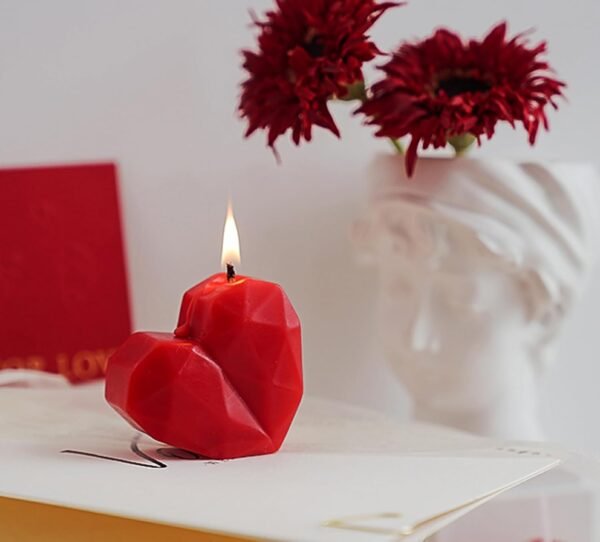Love Heart Scented Candle,60G Handmade Aesthetic Carved Soy Wax Aroma Decorative Art Candle for Table Photo Prop Valentine's Day Wedding Birthday